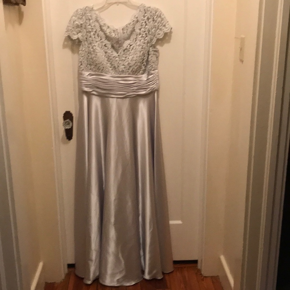 Size 16 Silver Cachet evening gown.